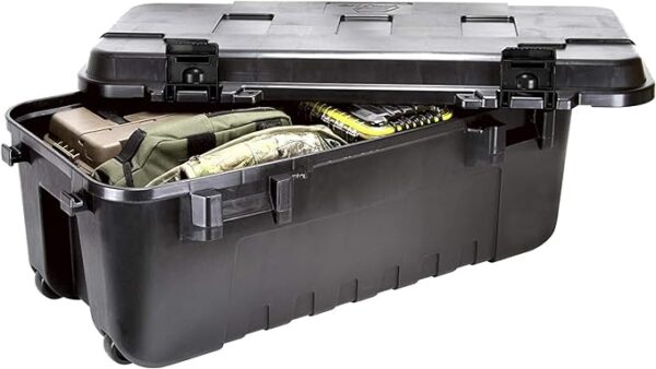 Plano Large Sportsman's Trunk m/ hjul